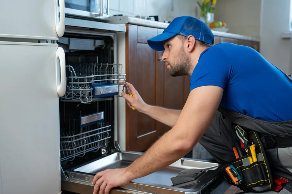 Pro tips for installing washing machines and dishwashers, showing correct hose connections and proper leveling techniques.